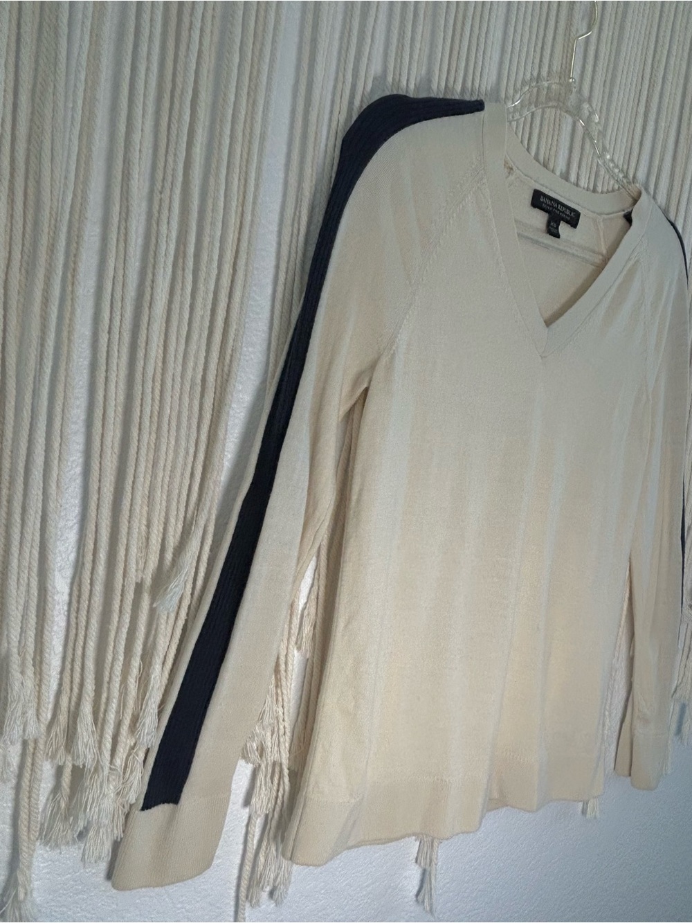 Banana Republic Extra Fine Merino Women's Cream V-Neck Sweater with Navy Stripe - Picture 6 of 9